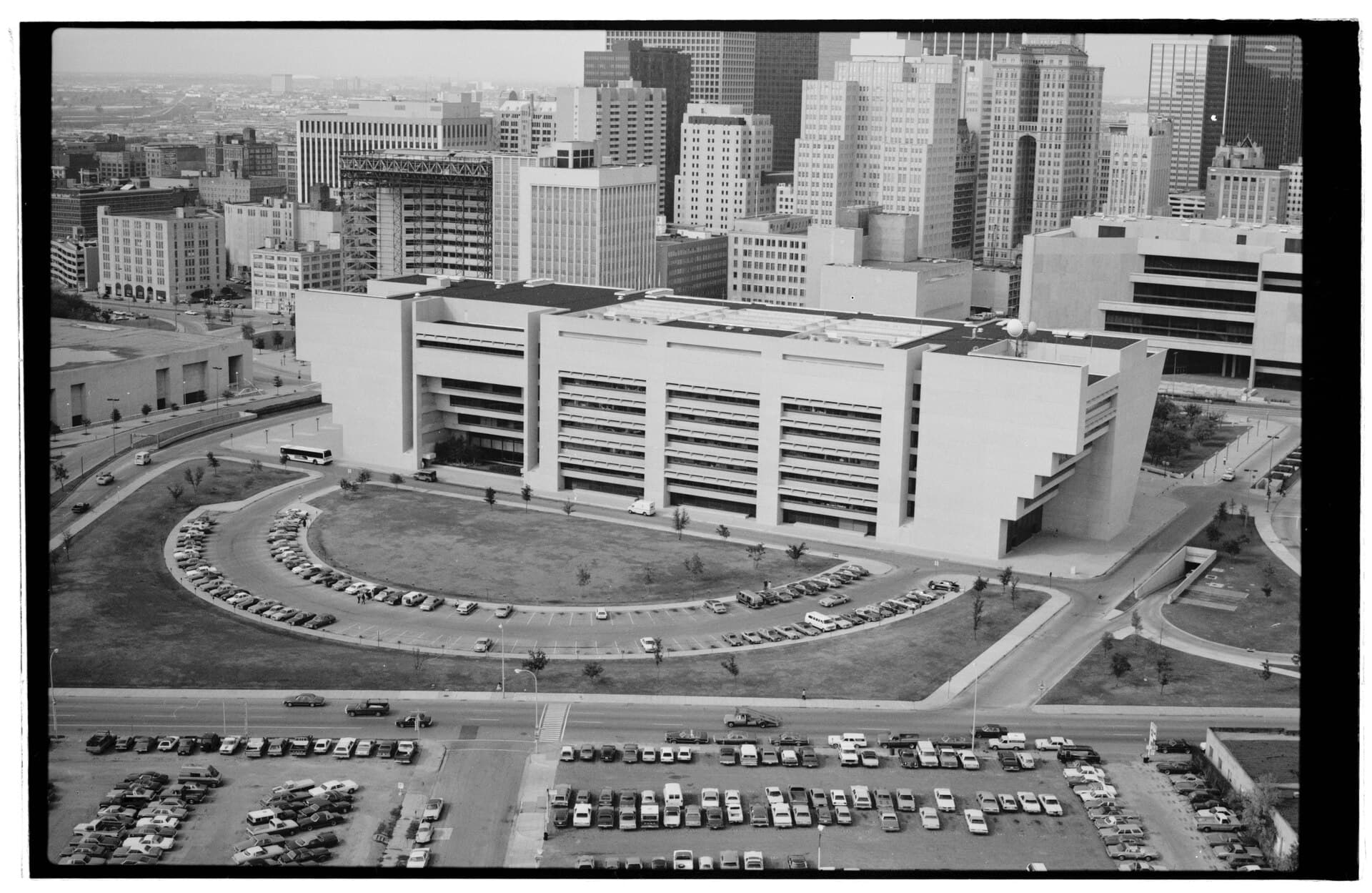 Dallas City Hall. Photo: https://www.loc.gov/pictures/item/tx0564.photos.156865p / Wikimedia Commons (Public domain)